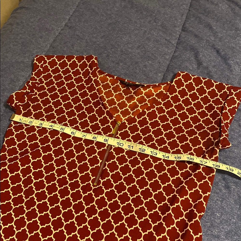 Express Women's Red Patterned Top - Picture 5 of 8